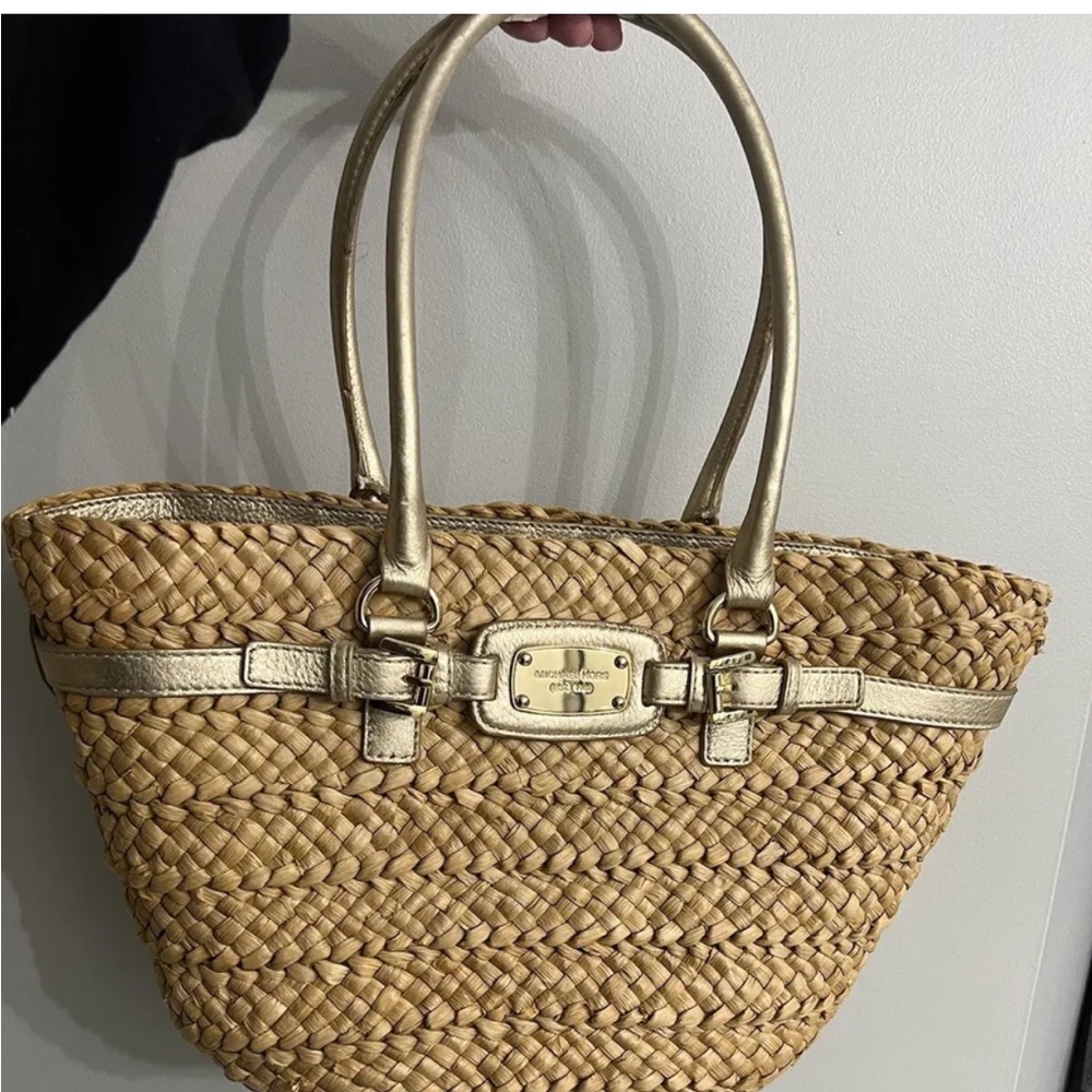 MICHAEL KORS LARGE STRAW TOTE BAG WITH GOLD LEATHER TRIM/HANDLES